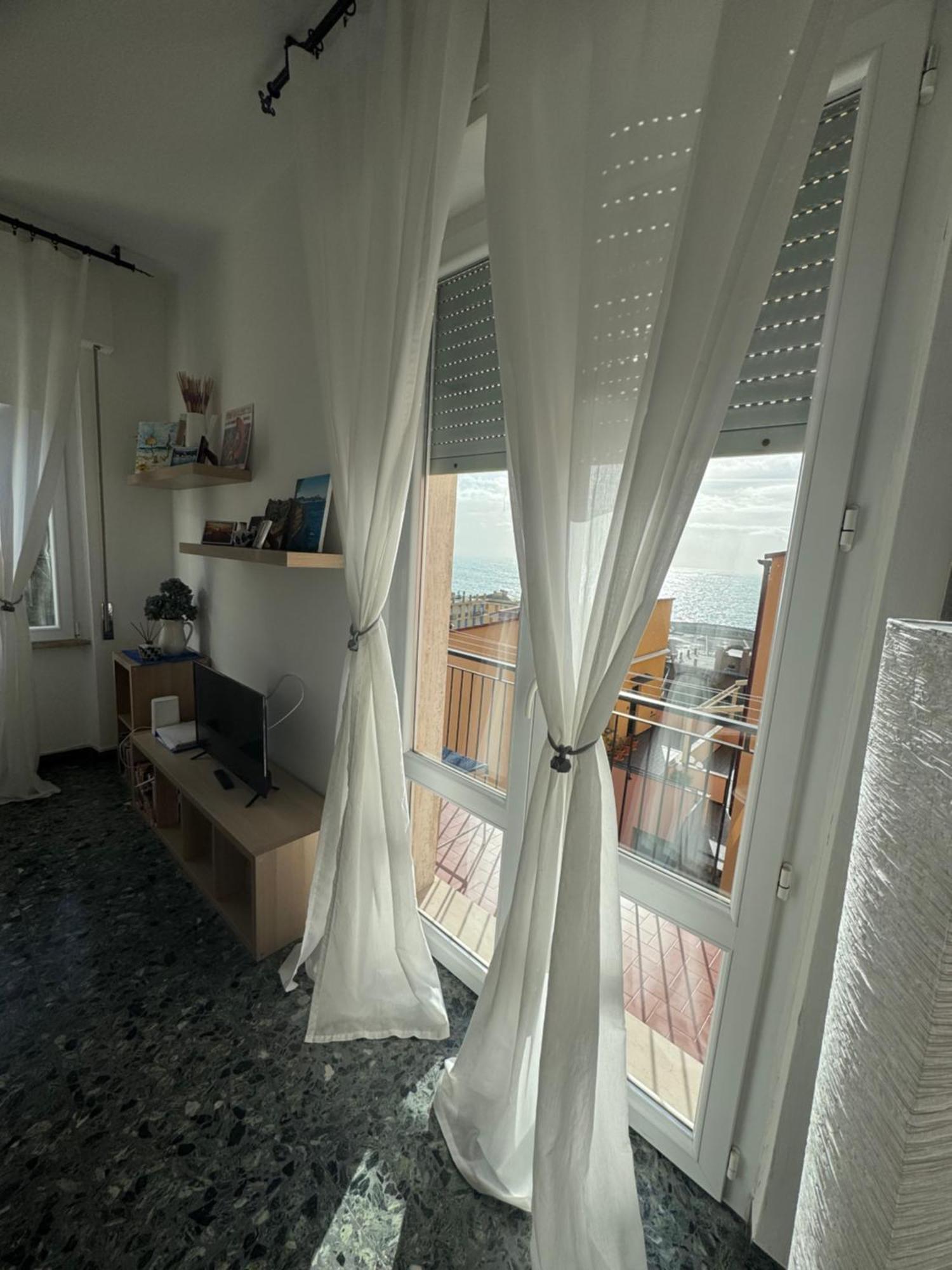 2-Bedroom Sunny Sea View With Balcony, La Casa Di Christine Monterosso al Mare Luaran gambar